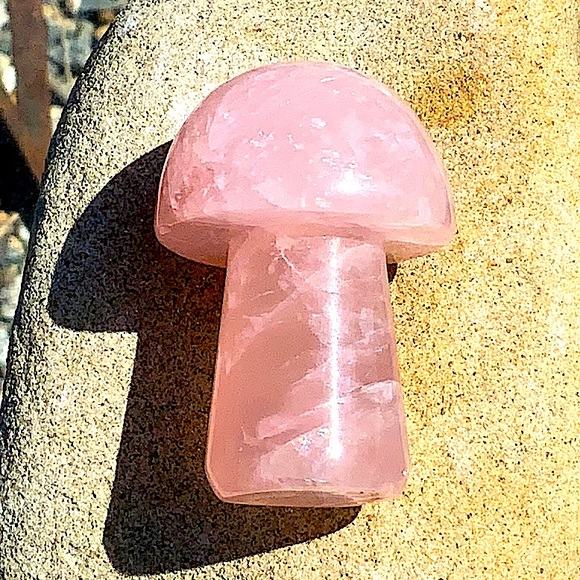 ROSE QUARTZ MUSHROOM UNCONDITIONAL LOVE HEALING STONE 2 1/4TH IN TALL - Picture 2 of 7